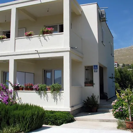 Apartment 255