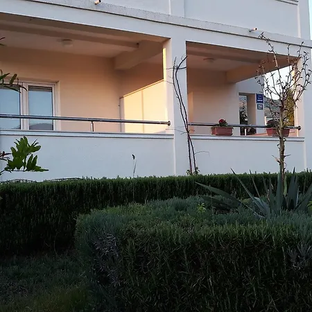 255 Apartment *